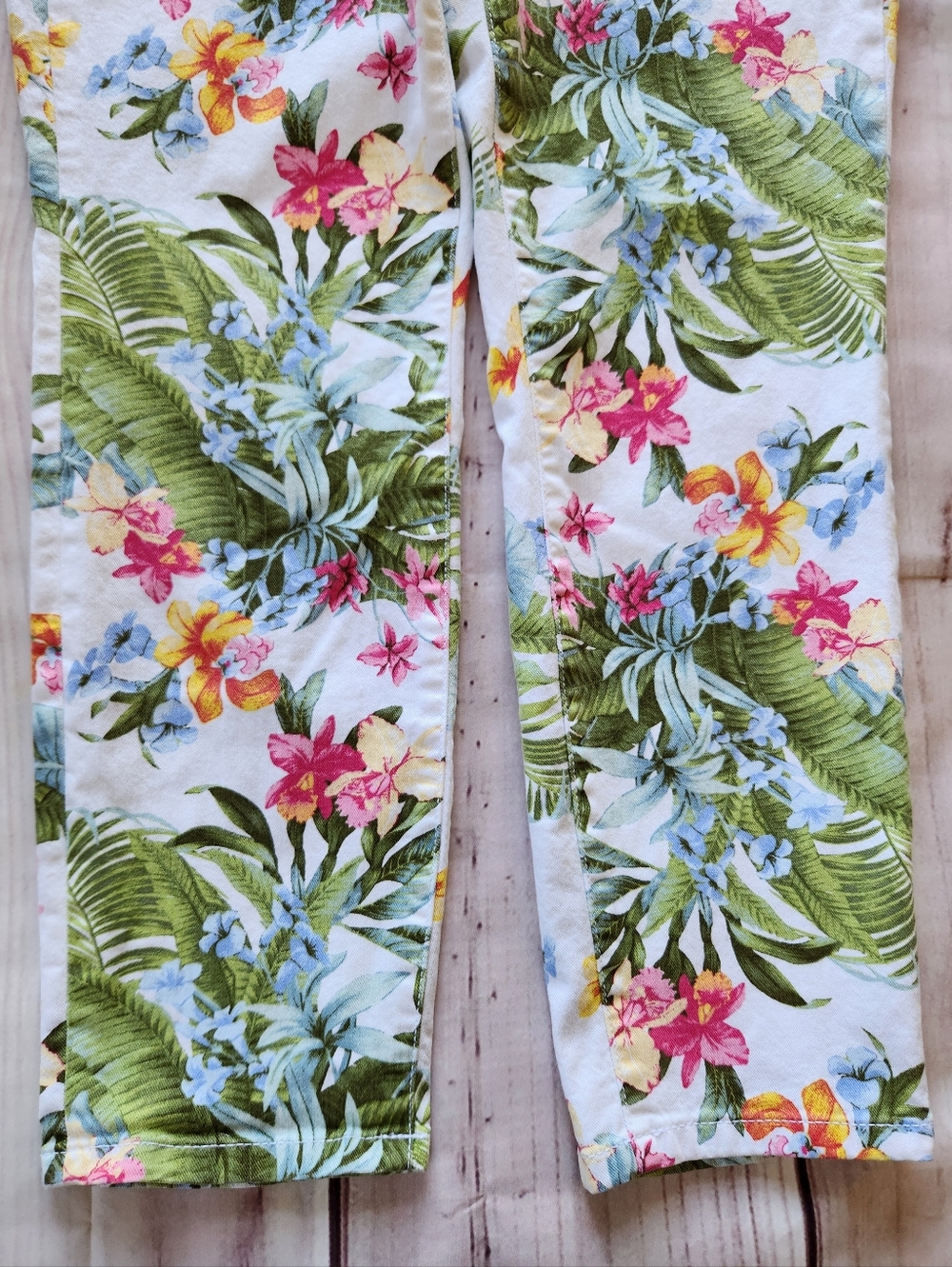 Tommy Bahama "Skinny Ankle" Tropical Floral Mid Rise Jean White, Women's Size 31 - Picture 4 of 12
